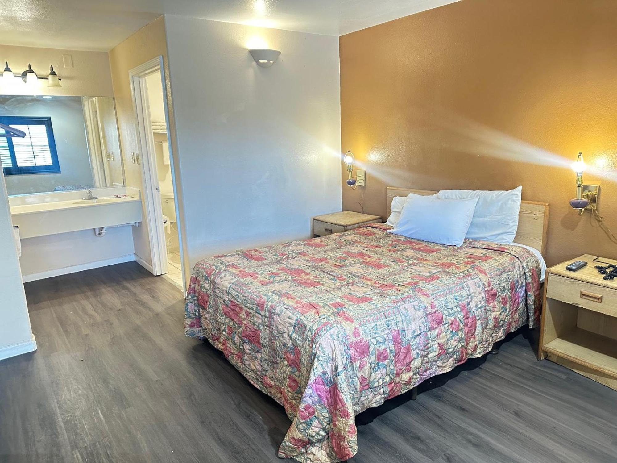 Royal Inn Уотсонвилл Экстерьер фото